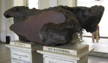 The Bendego meteorite. Image credit: Jorge Andrade / CC BY 2.0.