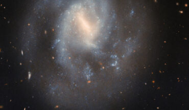 This Hubble image shows IC 758, a barred spiral galaxy some 60 million light-years away in the constellation of Ursa Major. The color image is made up of observations from Hubble’s Advanced Camera for Surveys (ACS) in the near-infrared and optical parts of the spectrum. Two filters were used to sample various wavelengths. The color results from assigning different hues to each monochromatic image associated with an individual filter. Image credit: NASA / ESA / Hubble / C. Kilpatrick.