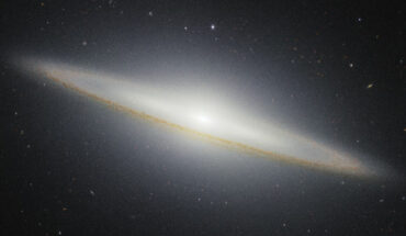 In the new Webb/NIRCam image, the Sombrero galaxy’s huge bulge, the tightly packed group of stars at the galaxy’s center, is illuminated, while the dust in the outer edges of the disk blocks some stellar light. Image credit: NASA / ESA / CSA / STScI.