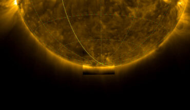 Photograph of the bottom half of the Sun, with a highlighted square region around the Sun’s south pole. Taken in ultraviolet light, the image shows the hot gas in the Sun’s outer atmosphere, the corona, glowing yellow as it extends outwards in threads and loops from the Sun. Image credit: ESA / NASA / Solar Orbiter / EUI Team / D. Berghmans, ROB.