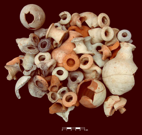 A selection of ‘Phoenician oil bottles’ (c. 750/740-550/530 BCE) from Motya, Italy. Image credit: A. Orsingher.