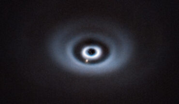 This image, taken with ESO’s Very Large Telescope, is the first clear detection of a protoplanet in a disk with multiple rings. Image credit: ESO / van Capelleveen et al.