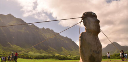 Carl P. Lipo & Terry L. Hunt confirmed via 3D modeling and field experiments that the ancient people of Rapa Nui ‘walked’ the moai statues. Image credit: Carl Lipo.