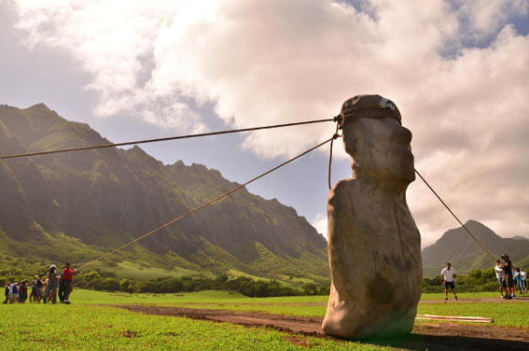 Carl P. Lipo & Terry L. Hunt confirmed via 3D modeling and field experiments that the ancient people of Rapa Nui ‘walked’ the moai statues. Image credit: Carl Lipo.