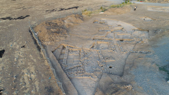 The 3,000-year-old pottery workshop of Gird-i Bazar at the Dinka Settlement Complex in Kurdish Autonomous Region of Iraq. From this perspective, the walls of the buildings are clearly visible, along with the kilns. Image credit: Andrea Squitieri.