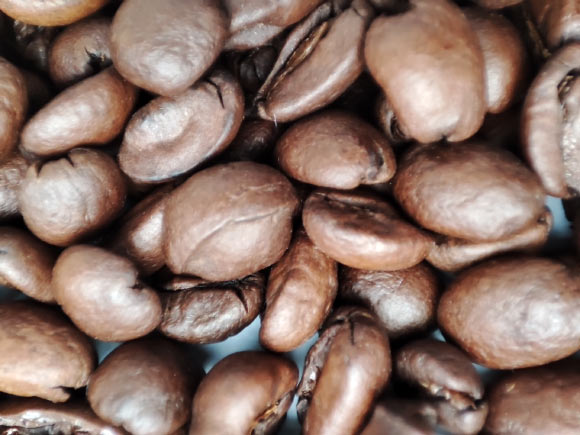 Moderate Caffeinated Coffee and Tea Consumption Can Lower Dementia Risk | Sci.News