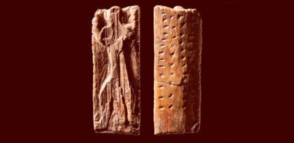 Plaquette with hybrid creature (so-called ‘Adorant’), ivory, from the Swabian Aurignacian. Image credit: Christian Bentz & Ewa Dutkiewicz, doi: 10.1073/pnas.2520385123.