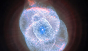 In this image, Hubble captures the very core of the billowing gas in the Cat’s Eye Nebula. Image credit: NASA / ESA / Hubble / Z. Tsvetanov.