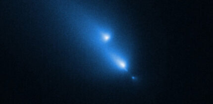 This Hubble image shows the fragmenting comet C/2025 K1 (ATLAS). Image credit: NASA / ESA / D. Bodewits, Auburn / J. DePasquale, STScI.
