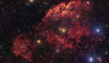 This VST image shows Gum 10 and Gum 11, two nebulae in the southern constellation of Puppis. Image credit: ESO / VPHAS+ Team.