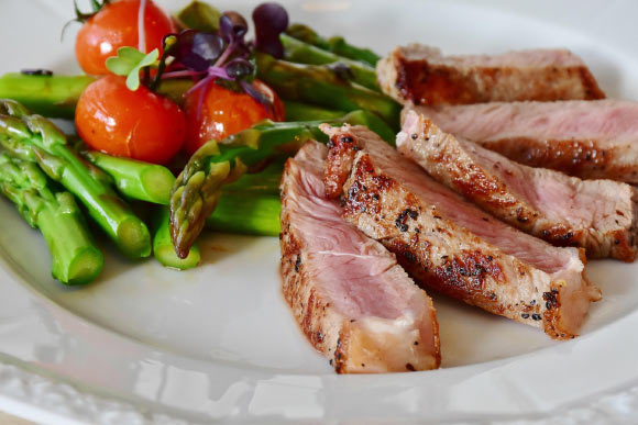 van der Merwe et al. assessed whether chronotype is associated with dietary intake (energy; nutrients), meal timing, body composition markers, and metabolic biomarkers in healthy European and Pacific New Zealand women. Image credit: RitaE.