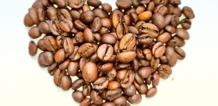 Marcus et al. conclude that moderate caffeine or coffee consumption is safe for most adults and is linked to a lower risk of several cardiovascular conditions, including coronary heart disease, stroke, heart failure and atrial fibrillation, as well as hypertension and type 2 diabetes. Image credit: Sci.News.