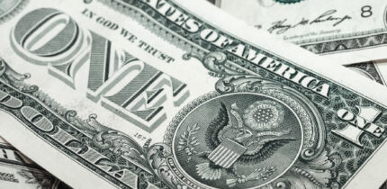 Long-term financial stress accelerates age-related cognitive decline. Image credit: Thomas Breher.