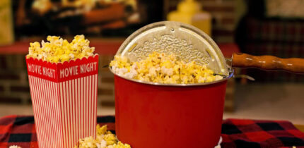 Reaching for a snack after dinner or before bed may carry a cost beyond extra calories. Image credit: Jill Wellington.